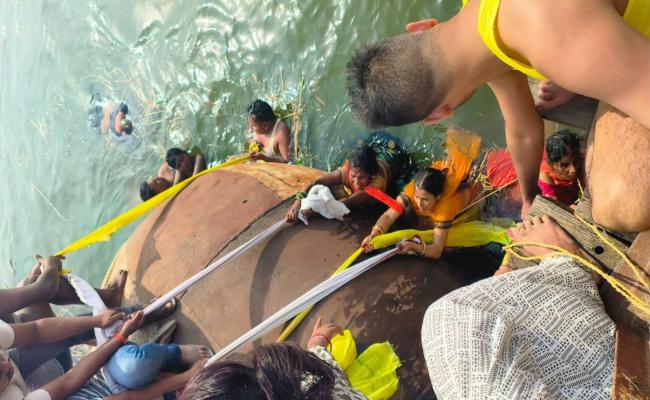 बलिया नाव हादसे में मृतकों की संख्या बढ़कर हुई तीन