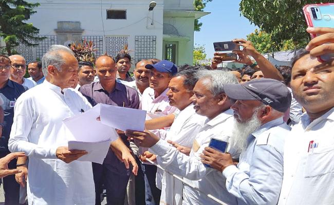 जनता साथ देगी तो योजनाओं को और सशक्त बनाएंगे - सीएम गहलोत