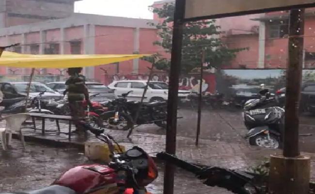 मध्य प्रदेश के 22 जिलों में आज दोपहर बाद मौसम लेगा करवट
