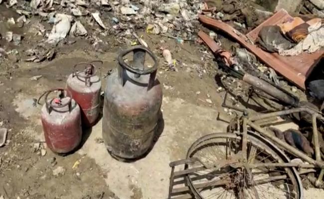 फिरोजाबाद: सिलेंडर से लगी आग में जलकर बालिका की मौत, पांच लोग झुलसे