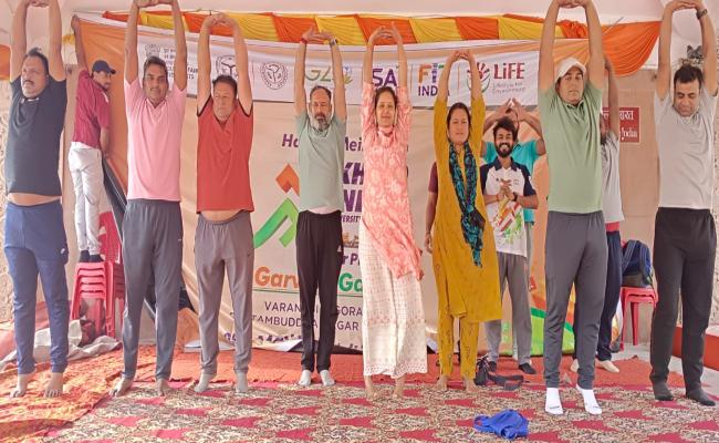 खेलो इंडिया यूनिवर्सिटी गेम्स: अस्सी घाट पर लगी योग की पाठशाला