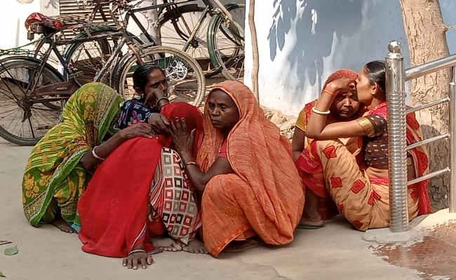डीजे लदा वाहन पलटने से एक की मौत, दो घायल