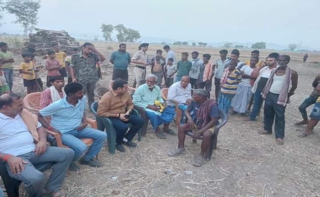 बालासोर ट्रेन दुर्घटना में मारे गए लोगों के परिजनों से मिले सांसद चंदन