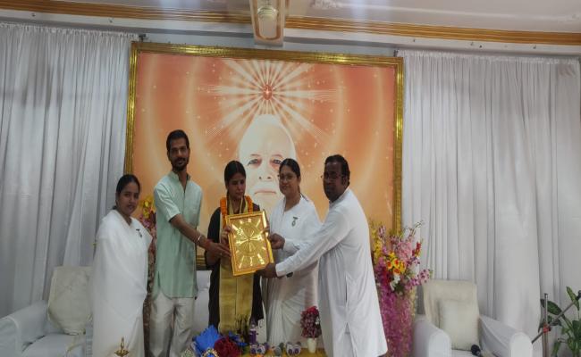 ओम शांति केन्द्र में राजद महिला प्रदेश अध्यक्ष रितु जायसवाल को किया गया सम्मानित