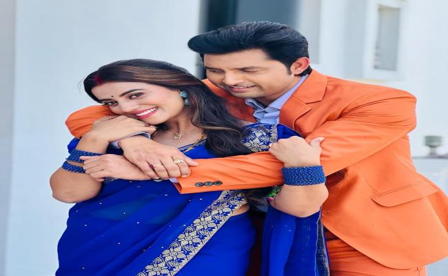 निर्माता-निर्देशकों को आकर्षित कर रही है अक्षरा सिंह और विक्रांत सिंह राजपूत की जोड़ी