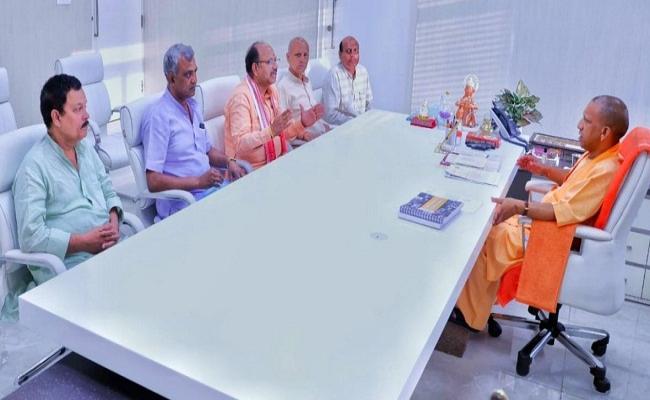 मुख्यमंत्री योगी से मिला बीएमएस का प्रतिनिधिमंडल