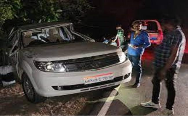 नर्मदापुरम में हरदा स्टेट हाइवे पर कार पलटी, कांग्रेस नेता की मौत