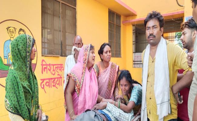 औरैया: खड़े ट्रैक्टर में ट्रक ने मारी टक्कर, एक की मौत, दो घायल