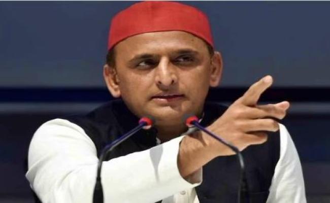 सपा अध्यक्ष की लोकसभा प्रभारियों के साथ बैठक जारी, जीत की रणनीति पर हो रही चर्चा