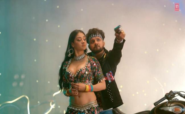 नीलकमल सिंह और नम्रता मल्ला स्टारर गाना 'दुपट्टा में' ने मचाया धमाल