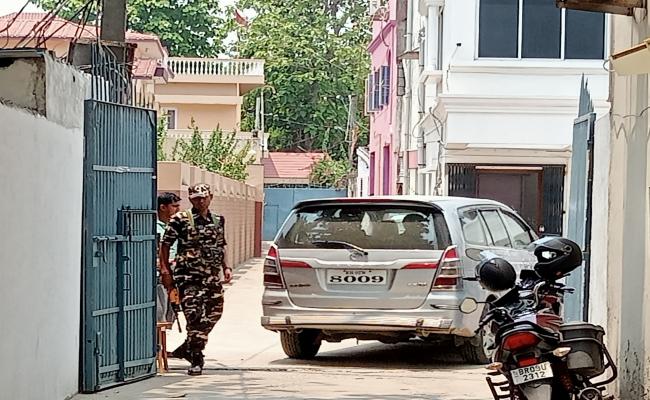 बिहार सरकार के मंत्री विजय चौधरी के उद्योगपति साले के ठिकानों पर ईडी का छापा