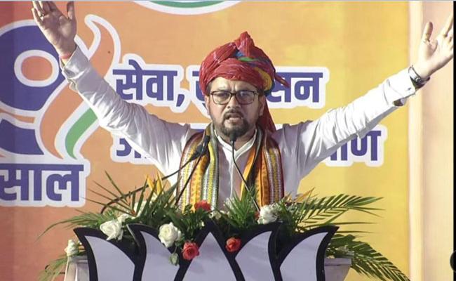 पटना में 15 दल मिले पर दिल किसी का नहीं मिला: अनुराग ठाकुर