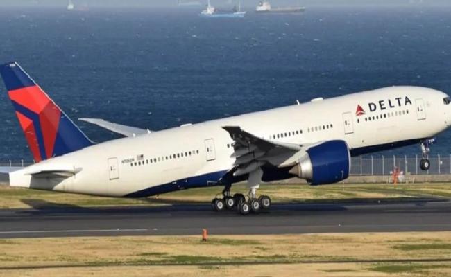 अमेरिका के टेक्सास में विमान के इंजन में फंसा हवाई अड्डे का कर्मचारी, मौत