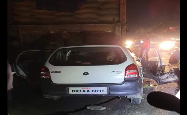 बेगूसराय में ट्रक-कार की टक्कर में एक की मौत, तीन घायल