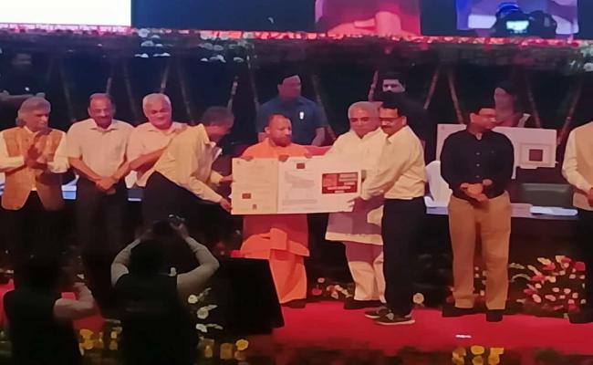 कालपी के कागज उद्योग को मुख्यमंत्री योगी आदित्यनाथ ने सौंपा, जीआई टैग का प्रमाण पत्र