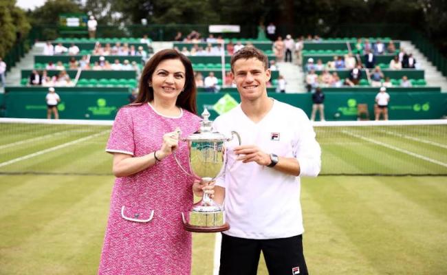 द बूडल्स में लगा टेनिस सितारों का मेला, नीता अंबानी ने पहला रिलायंस फाउंडेशन ईएसए कप प्रदान किया