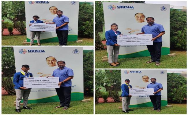विशेष ओलंपिक विश्व खेलों में पदक जीतने वाले ओडिशा के एथलीटों को नकद पुरस्कार से किया गया सम्मानित