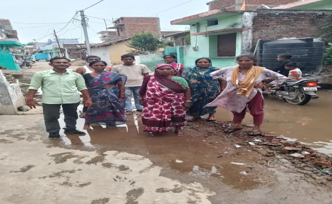 मकेश्वर वार्ड में निकासी की समस्या, व्यवस्था सुधार की मांग