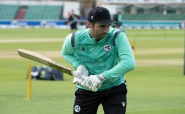 विश्व कप क्वालीफायर में हार के बाद, आयरलैंड के कप्तानबालबर्नी ने एकदिनी और टी-20 टीम की कप्तानी छोड़ी