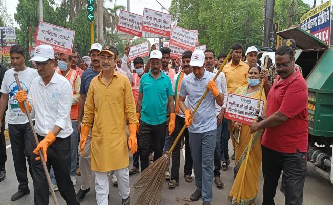 गोरखपुर में विशेष स्वच्छता अभियान की मेयर डॉ. मंगलेश ने शुरुआत की