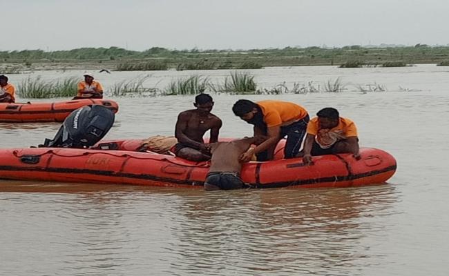 गंगा में डूबने से एक की मौत, स्थानीय लोगों ने एक को बचाया
