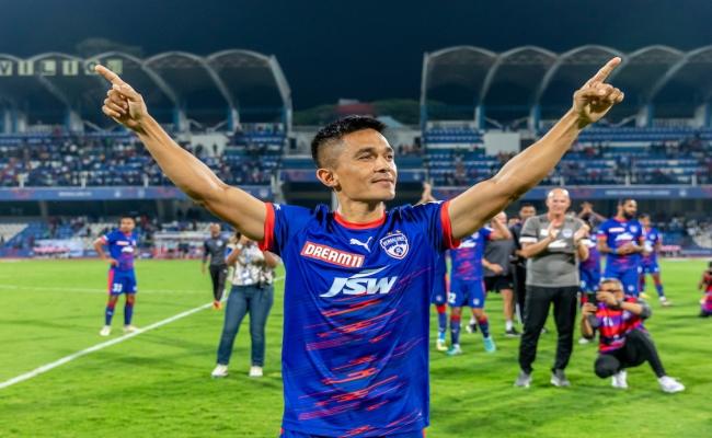 मैं एक पूर्ण सपने को जी रहा हूं और इसके लिए बहुत से लोगों का आभारी हूं: सुनील छेत्री