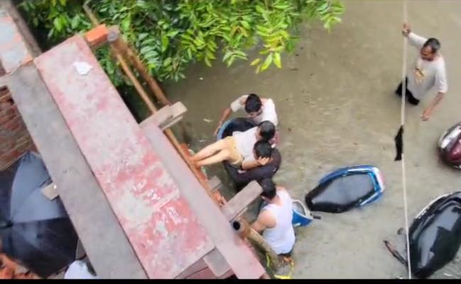 उत्तराखंड : यमुना नदी के टापू पर उफनती नदी में 07 मजदूर फंसे, सभी का सकुशल रेस्क्यू