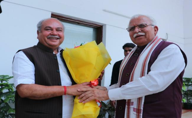 हरियाणा के मख्यमंत्री ने केंद्रीय मंत्री तोमर से की मुलाकात