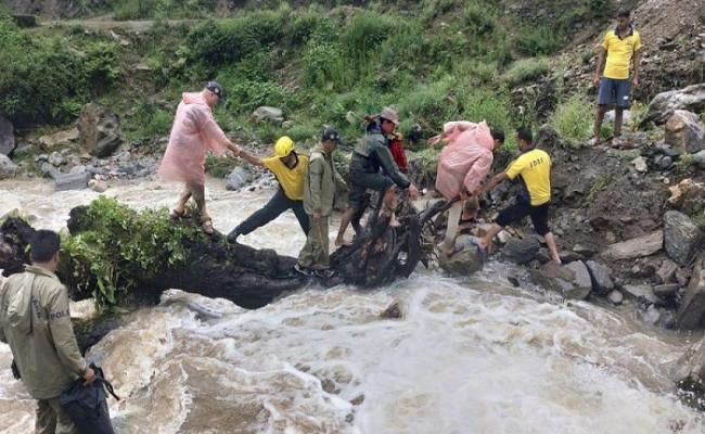 हिमाचल में फंसे उप्र के 299 लोगों की हुई सुरक्षित वापसी, योगी सरकार ने घर पहुंचाया