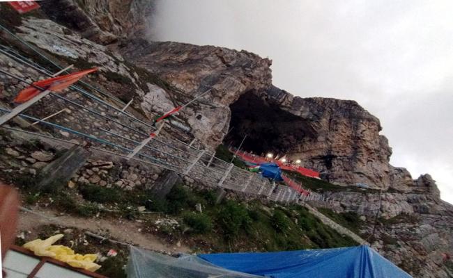 भारी बारिश के बीच 6225 श्रद्धालु जम्मू से बाबा बर्फानी की गुफा के लिए रवाना