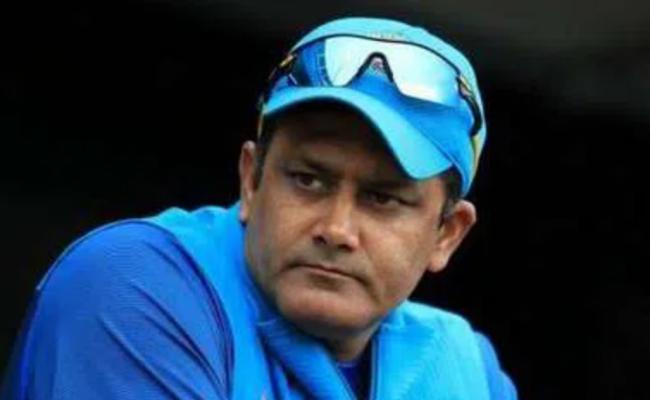 रविचंद्रन अश्विन बल्लेबाजों के दिमाग से खेलते हैं: अनिल कुंबले