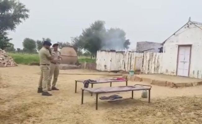 एक ही परिवार के चार लोगों की हत्या कर शव जलाएं