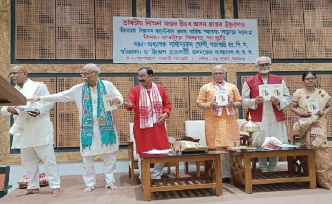 संस्कृति शिक्षा है, शिक्षा संस्कृति नहीं, विश्लेषण में सावधानी जरूरी: प्रो जोशी