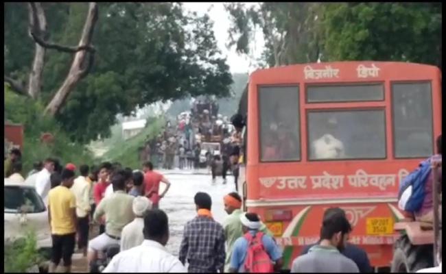 पहाड़ी इलाकों में बारिश से बढ़ा मालन नदी का जलस्तर, रपटा मार्ग पर आवाजाही ठप