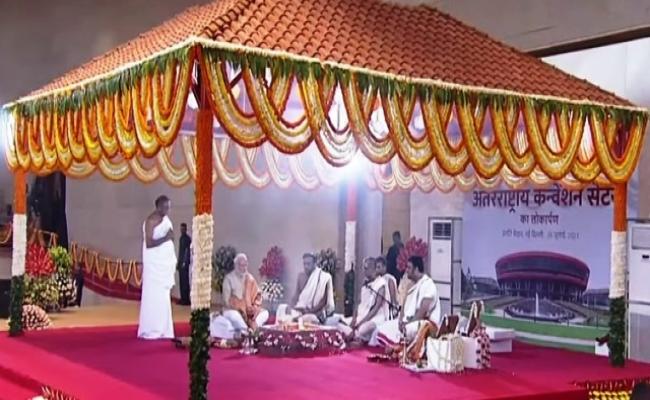 प्रधानमंत्री मोदी ने नए आईईसीसी परिसर में हवन-पूजन किया
