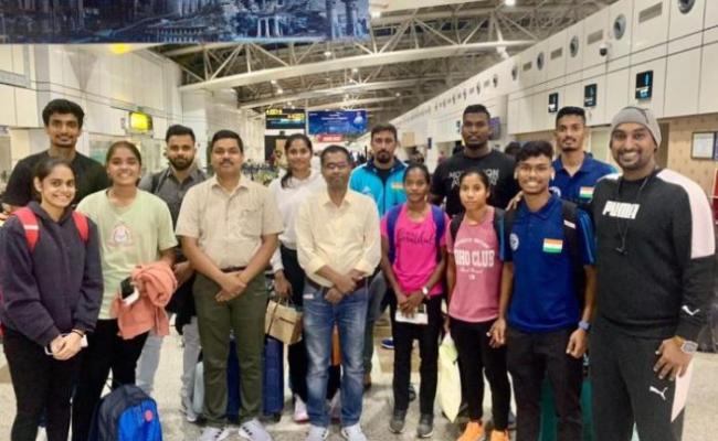 समर वर्ल्ड यूनिवर्सिटी गेम्स 2023 के लिए रवाना हुई बैडमिंटन और एथलेटिक्स टीम