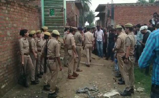 शाहजहांपुर : सपा महिला सभा की महानगर अध्यक्ष सहित दो की हत्या
