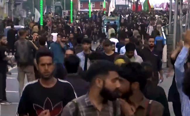 तीन दशक बाद गुरुबाजार से डलगेट मार्ग पर निकाला गया मुहर्रम का जुलूस