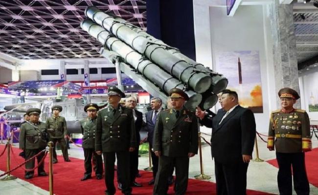 उत्तर कोरिया के तानाशाह ने रूसी रक्षा मंत्री को दिखाया हथियारों का जखीरा