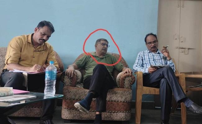 जबलपुरः एमपी वेयर हाउस कार्पोरेशन का रीजनल मैनेजर 10 हजार रुपये की रिश्वत लेते रंगेहाथों पकड़ाया