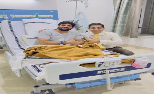 रवि दहिया के घुटने की सर्जरी, छह महीने के लिए मैदान से बाहर