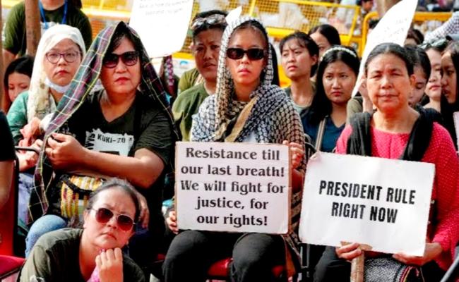 इंफाल : मैतेई महिलाओं ने रैली निकाल कर शांति बनाएं रखने की अपील की