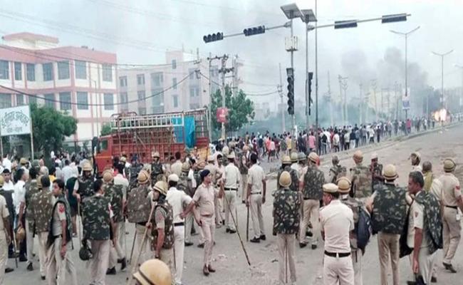 नूंह में कर्फ्यू, सारी रात फ्लैग मार्च, चार जिलों में आज शिक्षण संस्थान बंद