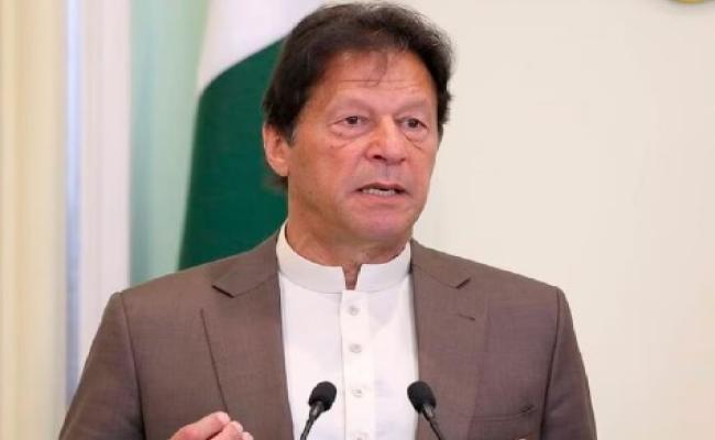 इमरान की पार्टी पीटीआई की चुनावी मान्यता खतरे में, पार्टी को ईसीपी का नोटिस