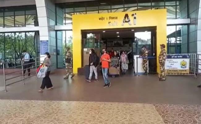 पुणे एयरपोर्ट को वृद्धा ने बम से उड़ाने की धमकी दी