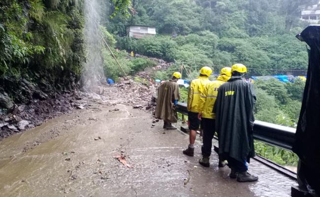 उत्तराखंड: गौरीकुंड में भूस्खलन से 12 लोग लापता, भारी बारिश का ऑरेंज और येलो अलर्ट जारी
