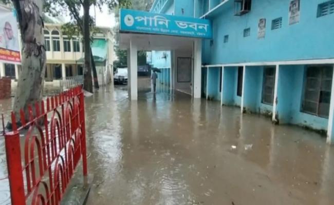 बांग्लादेश के चटगांव में तेज बरसात, अधिकांश हिस्सा जलमग्न