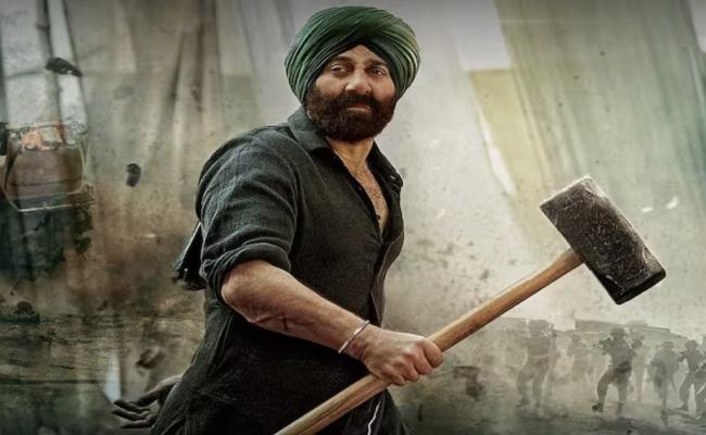 'गदर 2' ने बॉक्स ऑफिस पर मचाया धमाल, 400 करोड़ क्लब में होगी एंट्री