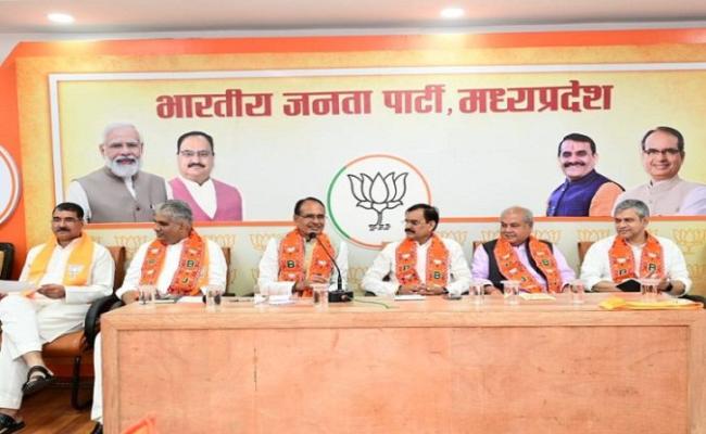 मप्रः विधानसभा चुनाव के लिए घोषित भाजपा के 39 प्रत्यार्शियों की बैठक शुरू