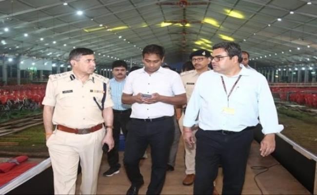 मप्रः कमिश्नर ने लिया जंबूरी मैदान में लाड़ली बहना सम्मेलन की व्यवस्थाओं का जायजा